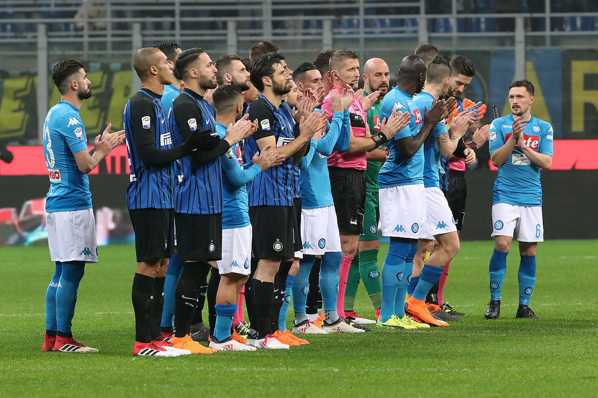 AC米兰遭遇不敌,球队状态低迷 AC米兰遭遇不敌,球队状态低迷