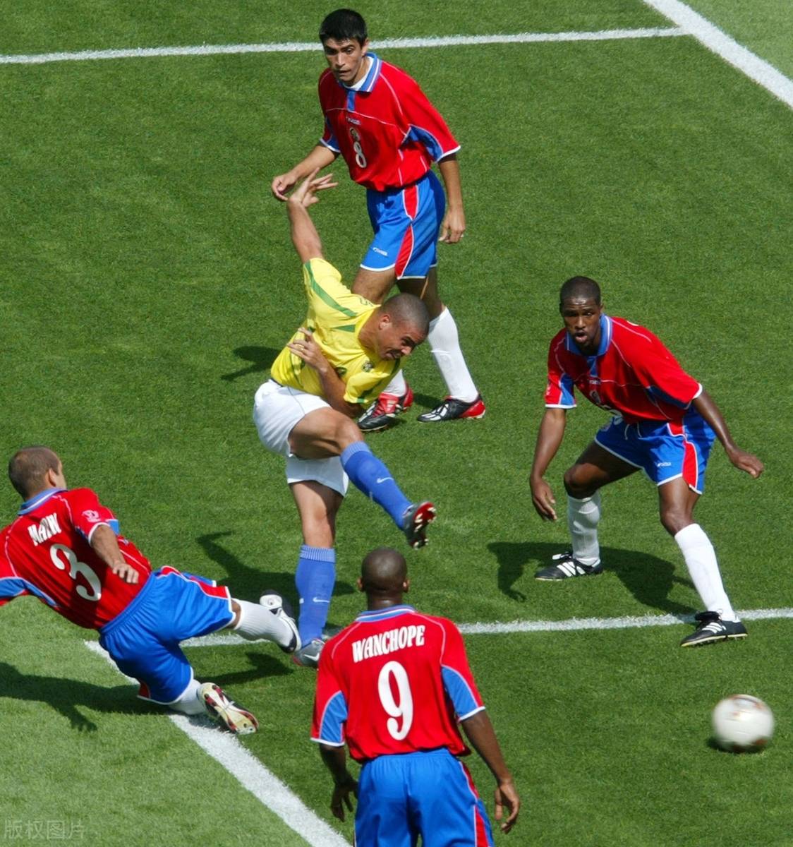 关于泰国女足队员表现抢眼,获得最佳射手称号!的信息 关于泰国女足队员表现抢眼,获得最佳射手称号!的信息