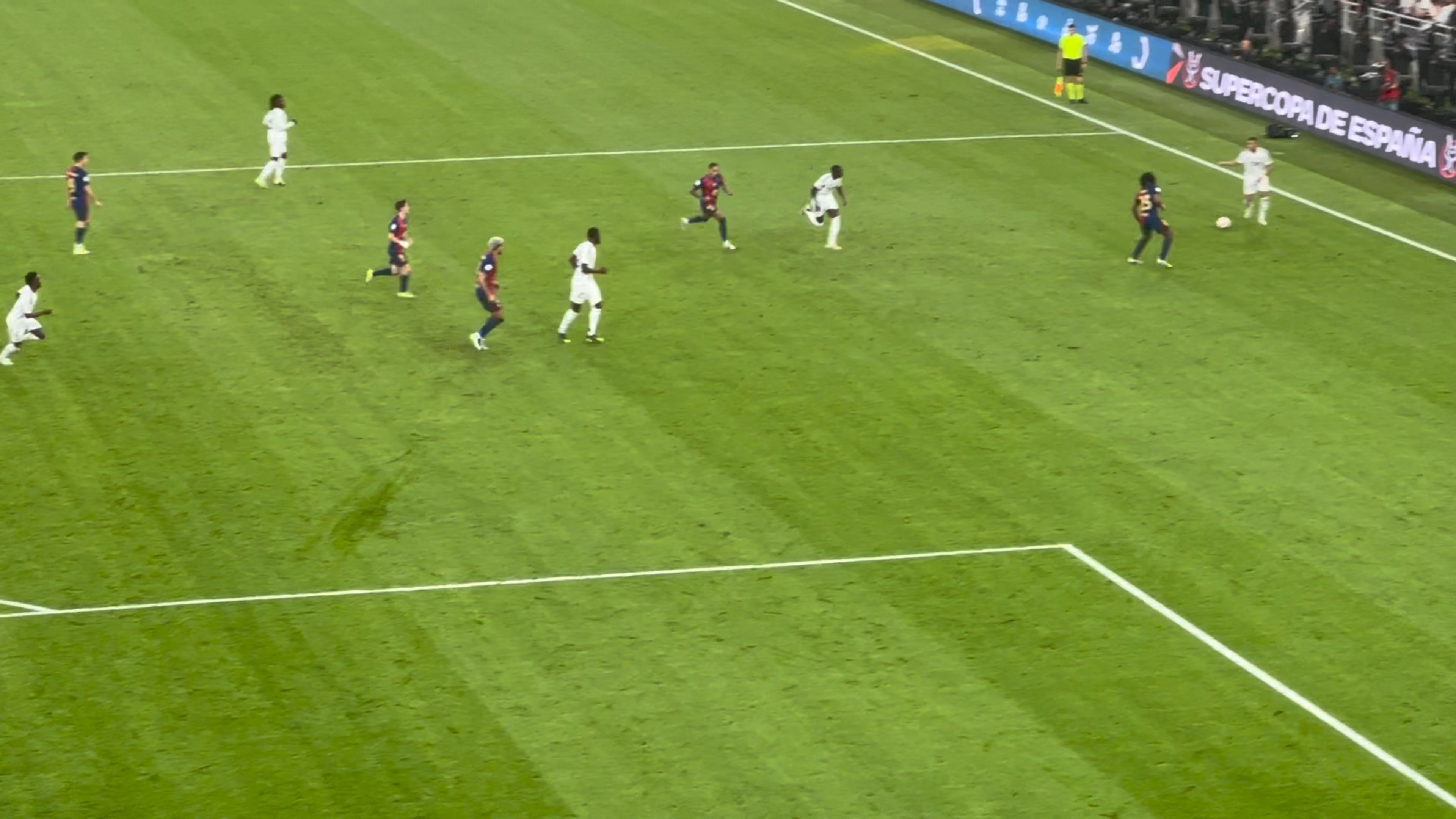 巴萨险胜,小组出线形势不明朗 巴萨险胜,小组出线形势不明朗