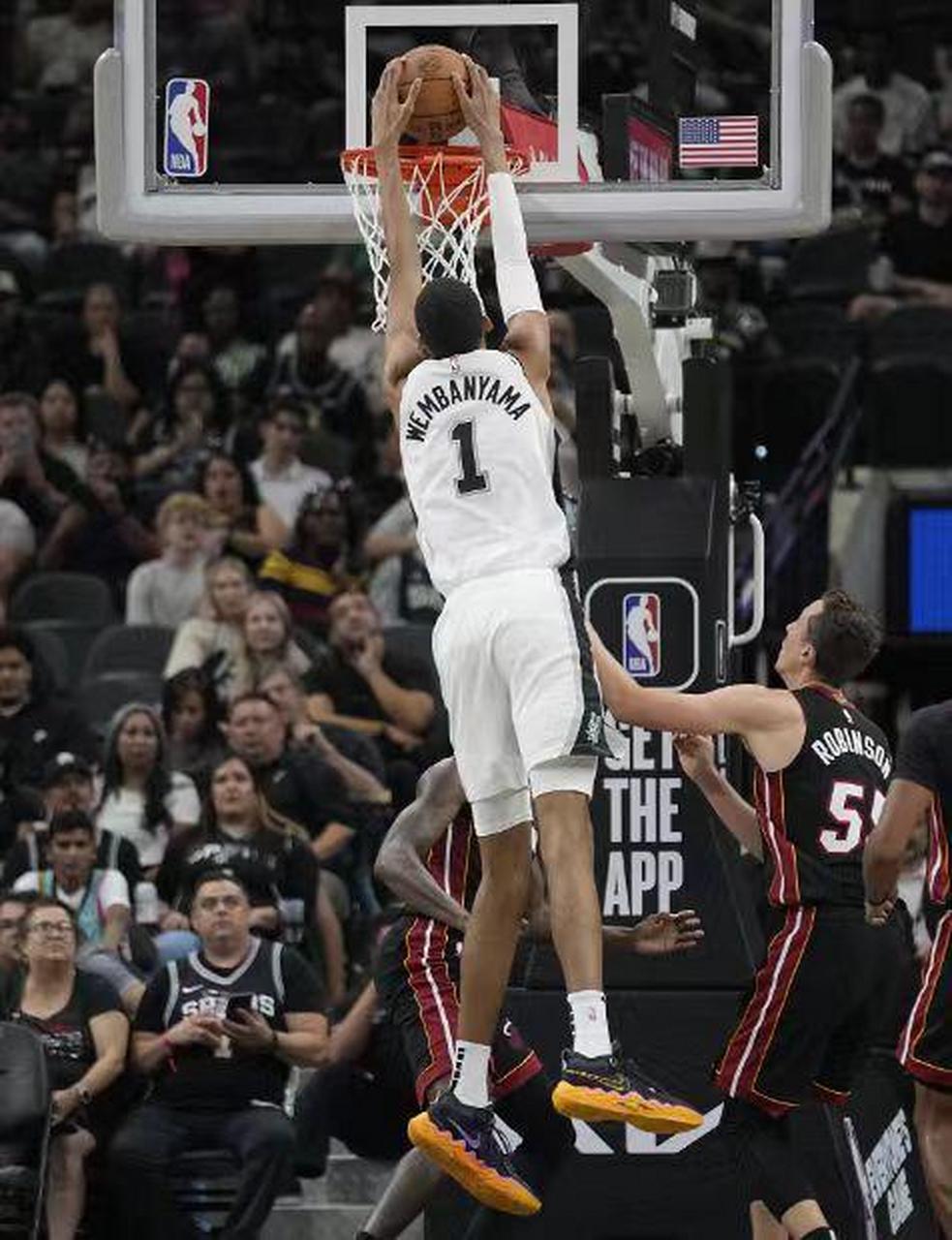 热火主场大胜马刺,豪取四连胜的简单介绍 热火主场大胜马刺,豪取四连胜的简单介绍