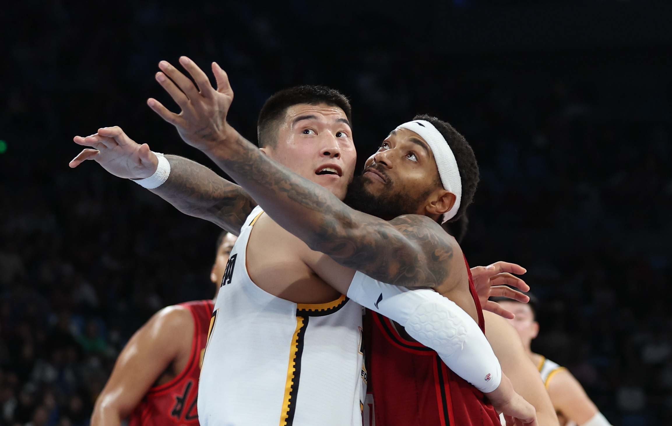 开云体育中国-比赛场面激烈,双方球员拼尽全力