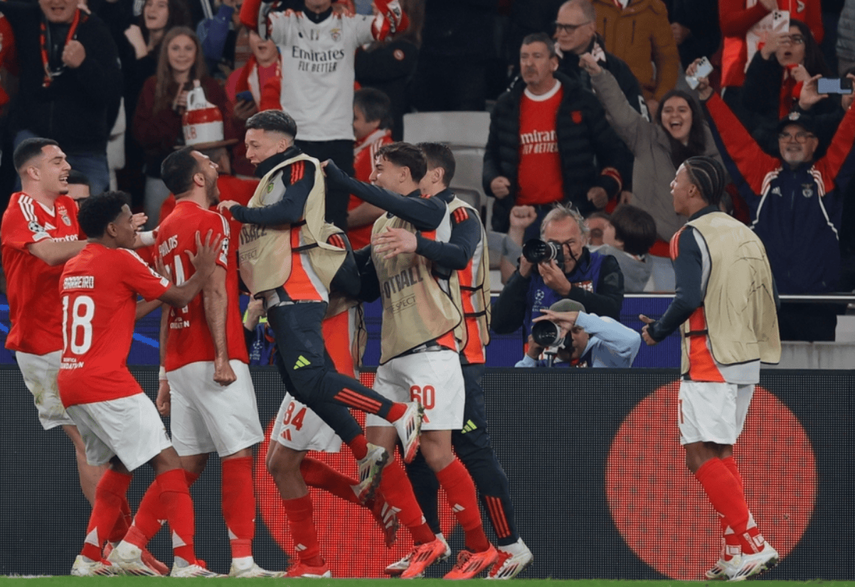 关于欧冠半决赛对决引发球迷疯狂现场球员表现出色的信息 关于欧冠半决赛对决引发球迷疯狂现场球员表现出色的信息