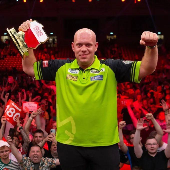 波兰俱乐部在最新一场足球比赛中夺冠 波兰俱乐部在最新一场足球比赛中夺冠