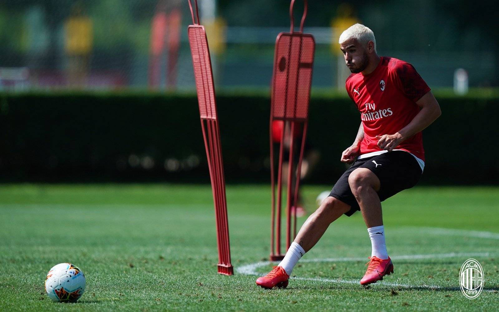 关于AC米兰球员集训期间严格追求的信息 关于AC米兰球员集训期间严格追求的信息