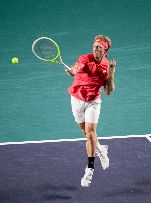 开云平台-网球男子双打半决赛：西班牙队晋级