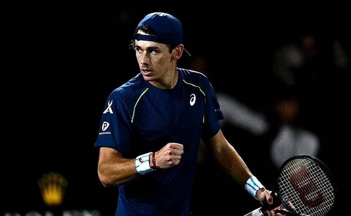 网球男子双打半决赛：西班牙队晋级