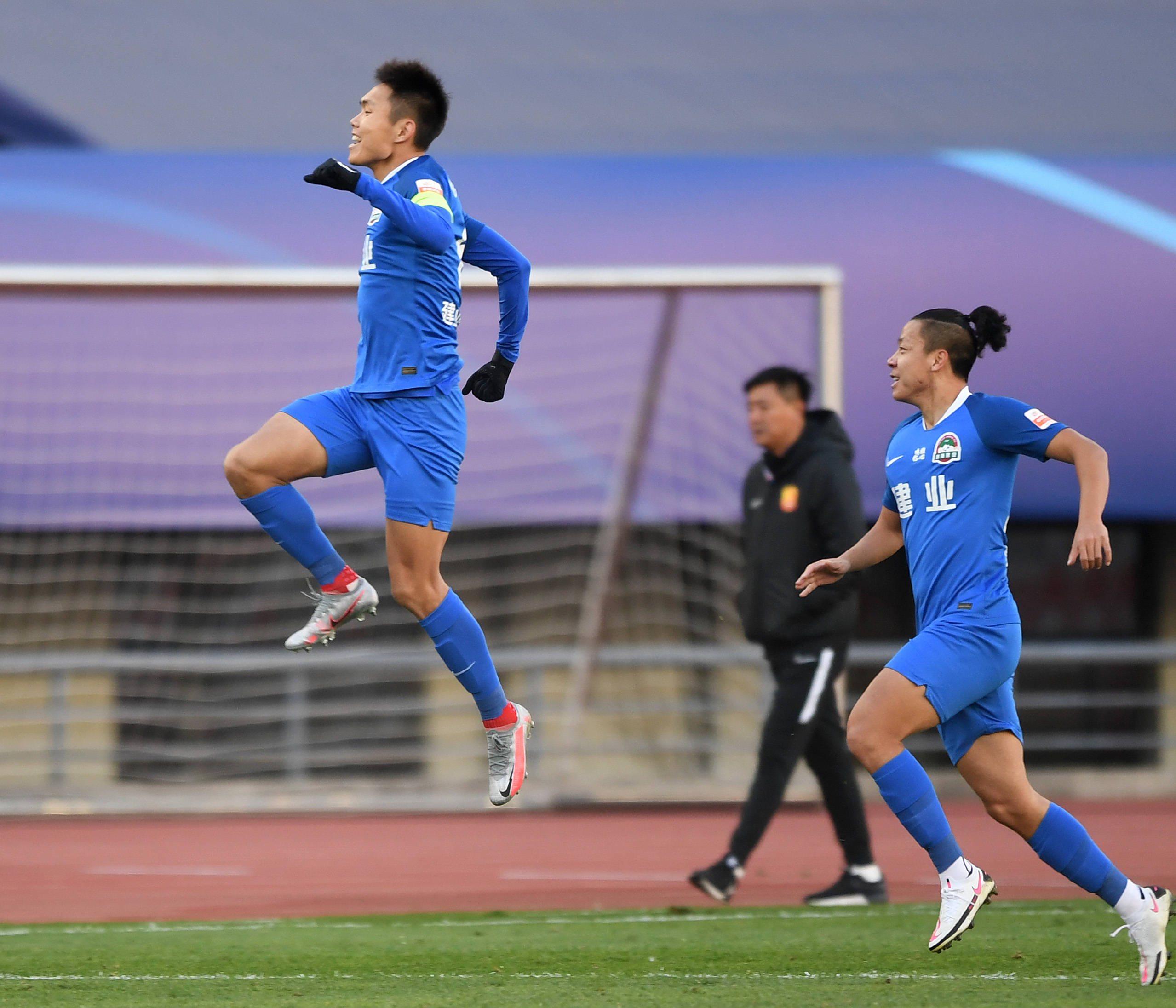 开云体育app-包含河南建业硬战取胜晋级的词条