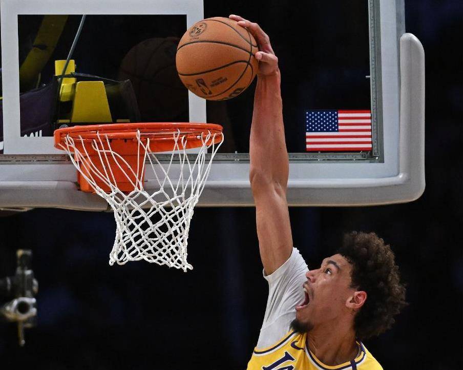 开云体育在线-包含尼克斯惊险胜湖人，莫里斯末节发威的词条