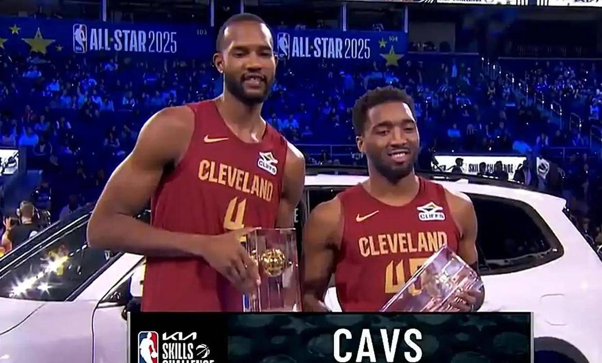 开云体育在线-爵士队主场力克马刺，米切尔贡献关键球