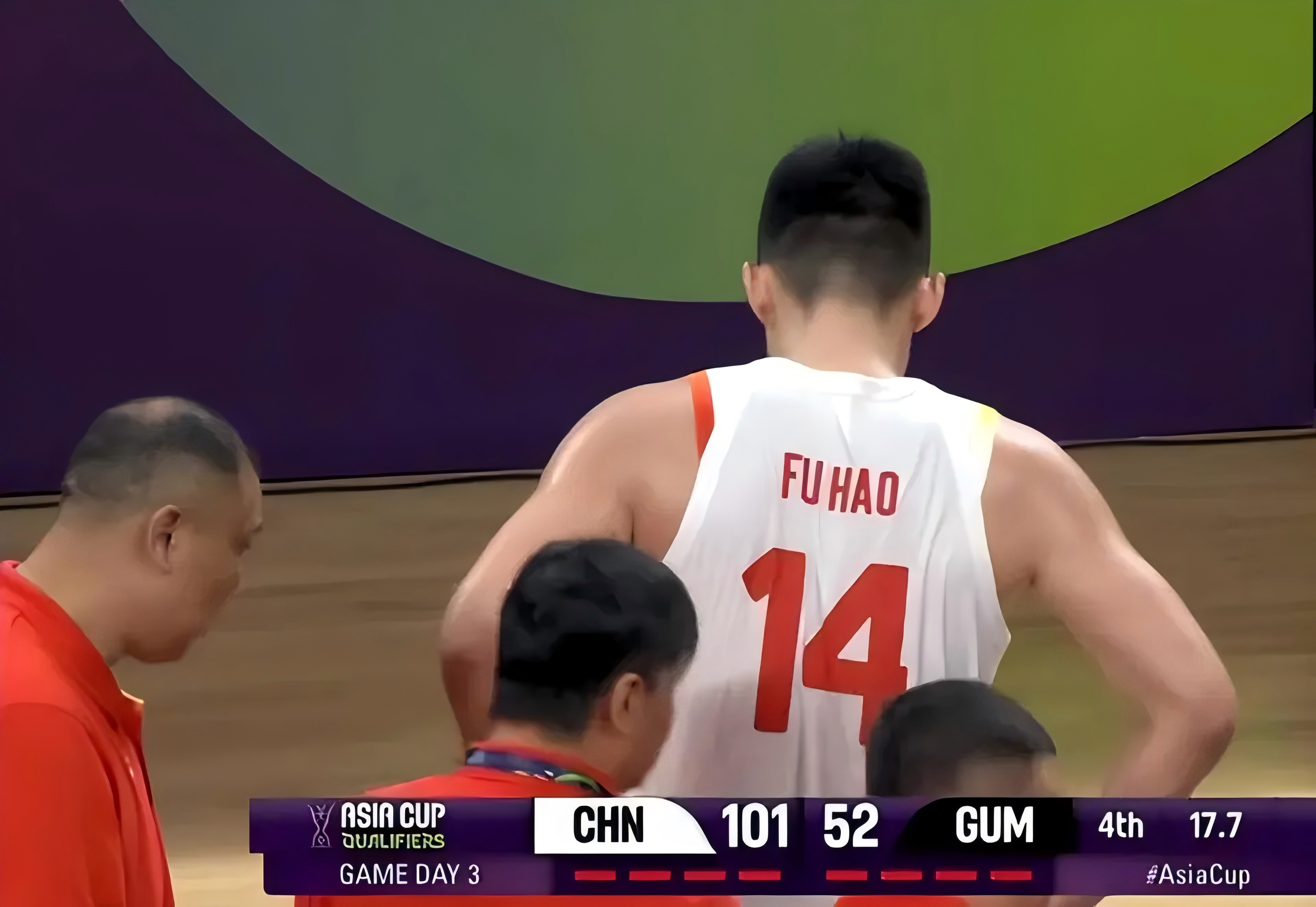 球队实力强大，碾压对手取得胜利