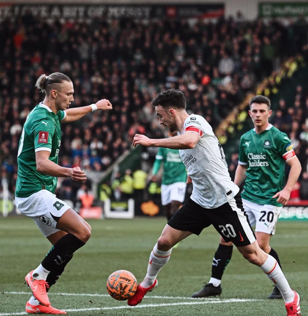 开云体育在线-普利茅斯队员备战下一场比赛