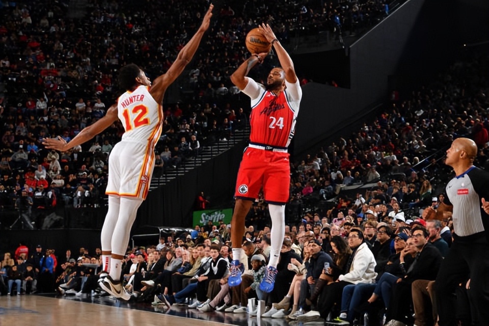 开云体育官方网站-猛龙大将状态回暖，助球队取得连胜