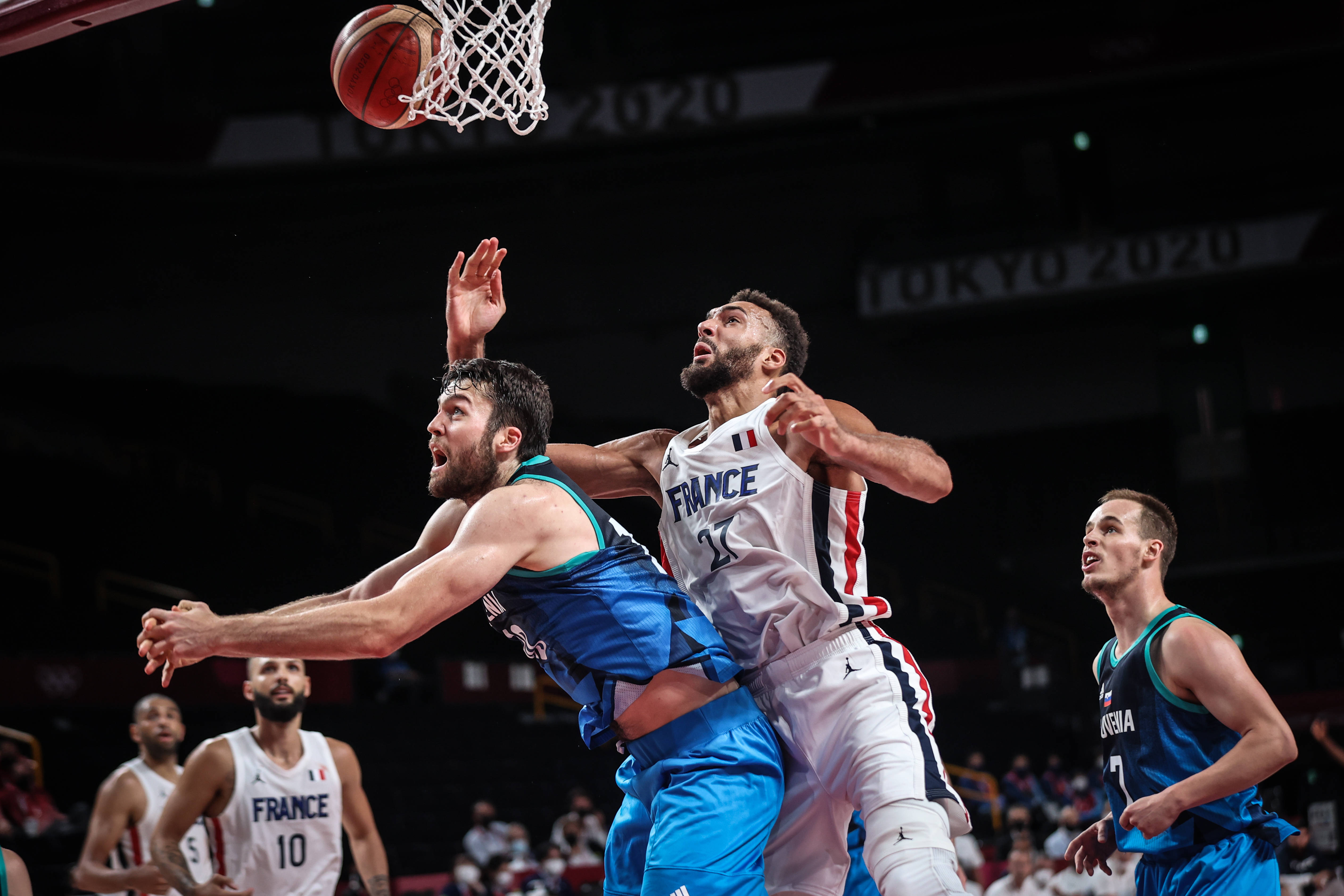 开云下载-马里队在关键比赛中战胜斯洛文尼亚，晋级决赛