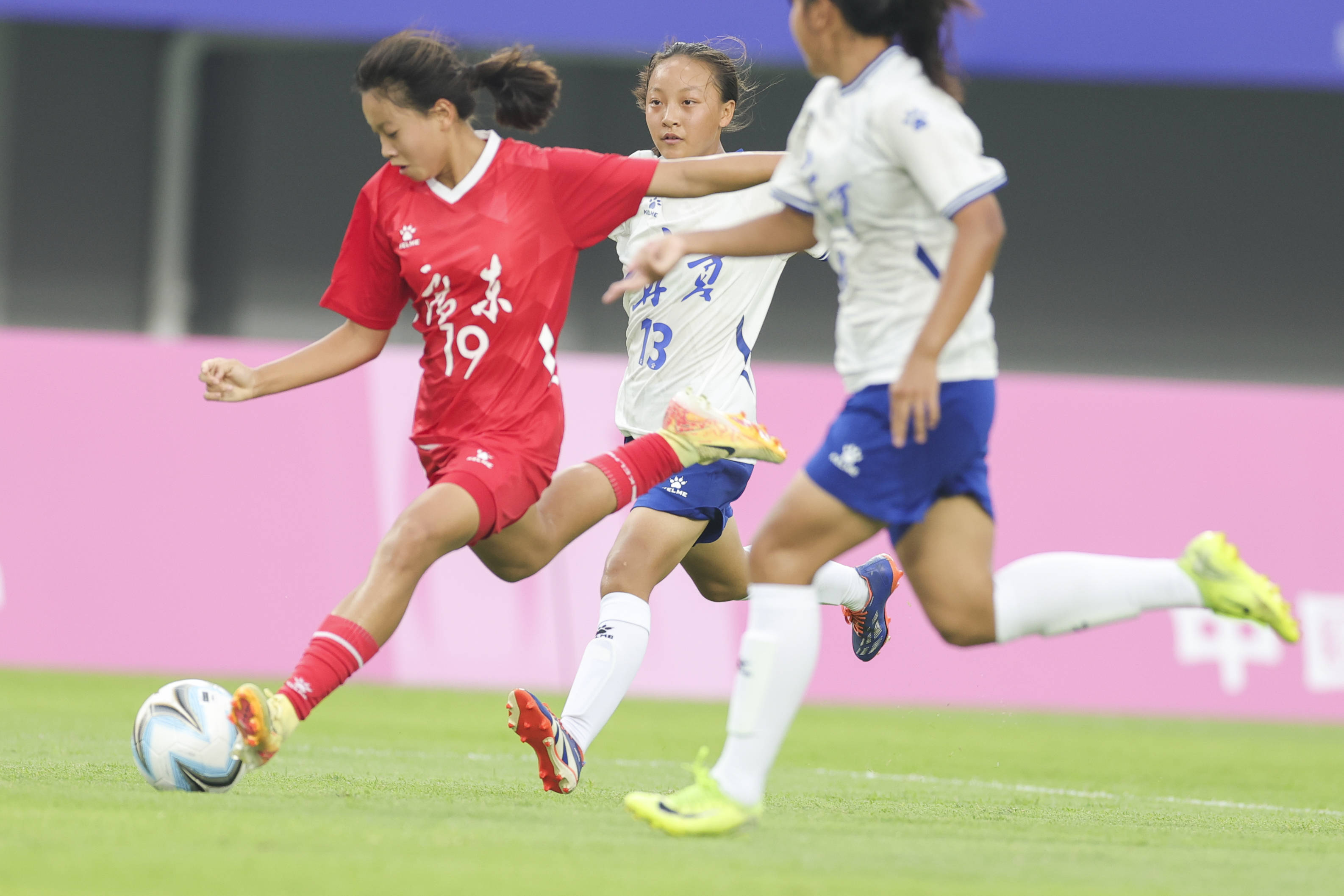 中国女足队员比赛中展现实力,赢得胜利 中国女足队员比赛中展现实力,赢得胜利