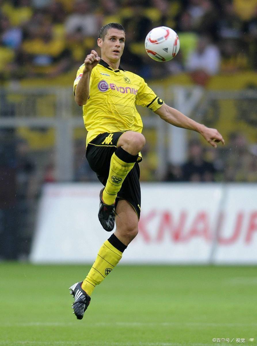 奥格斯堡对阵多特蒙德,天王对战引发热议 奥格斯堡对阵多特蒙德,天王对战引发热议