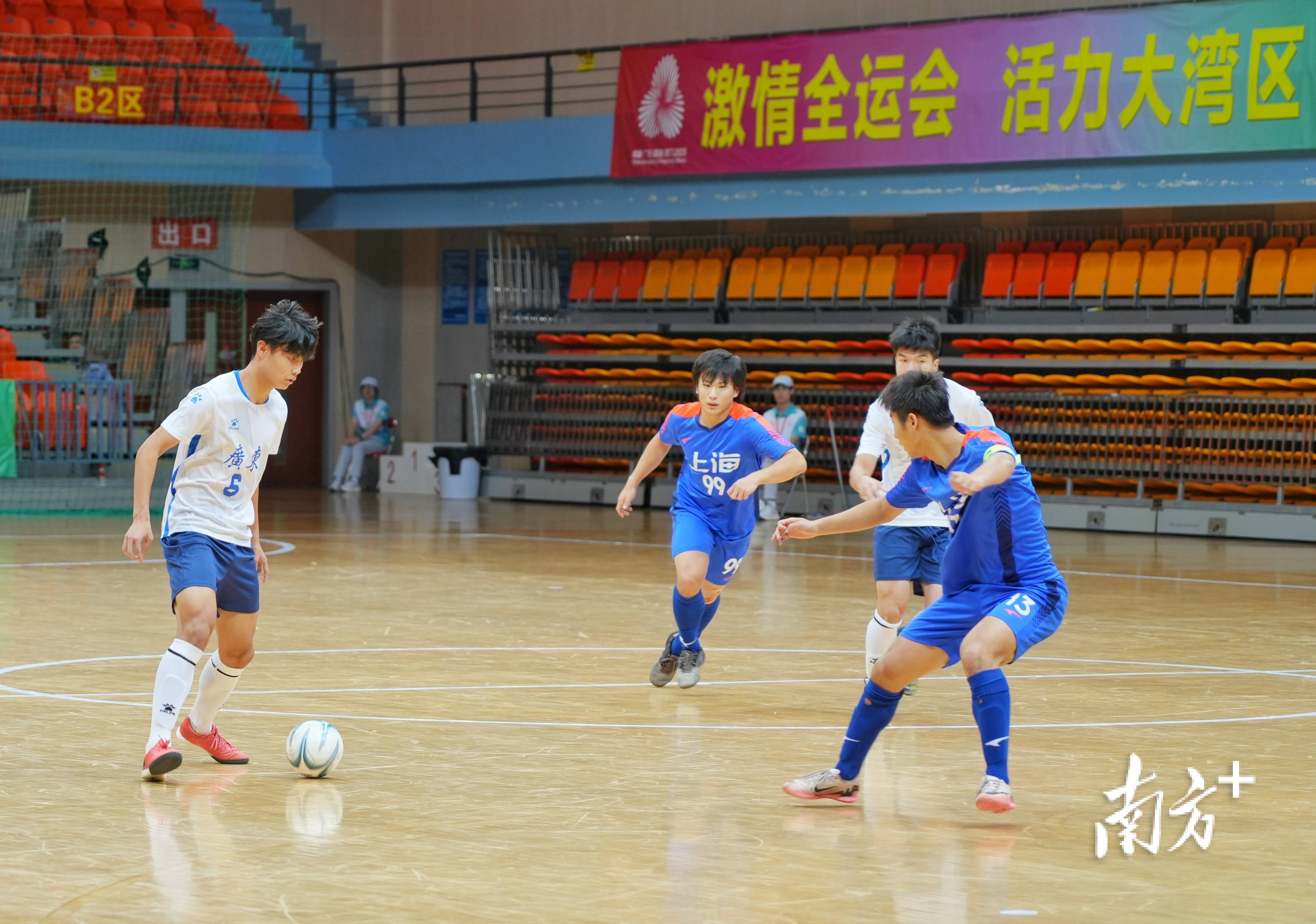 开云体育登录-传球配合默契，使得球队攻势如潮