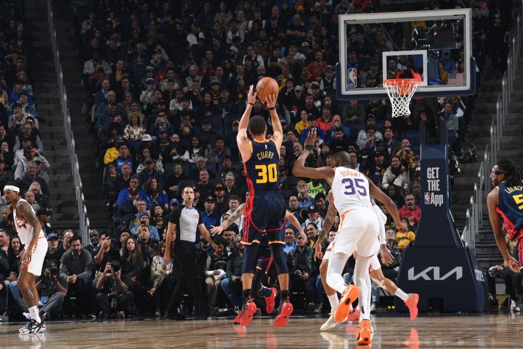 开云体育中国-包含太阳大胜对手，以高比分领先晋级四强的词条