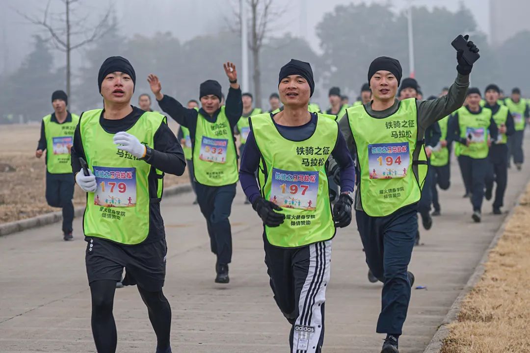 开云体育在线-英勇拼搏，球员用实力打磨脚下铁骑