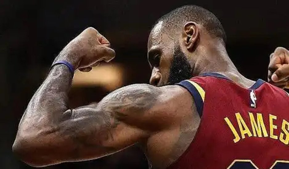 英勇拼搏,球员用实力打磨脚下铁骑 英勇拼搏,球员用实力打磨脚下铁骑