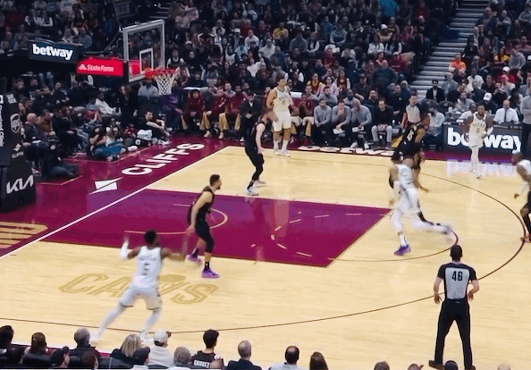 开云体育平台APP-雄鹿全队表现火热,稳坐东部第一