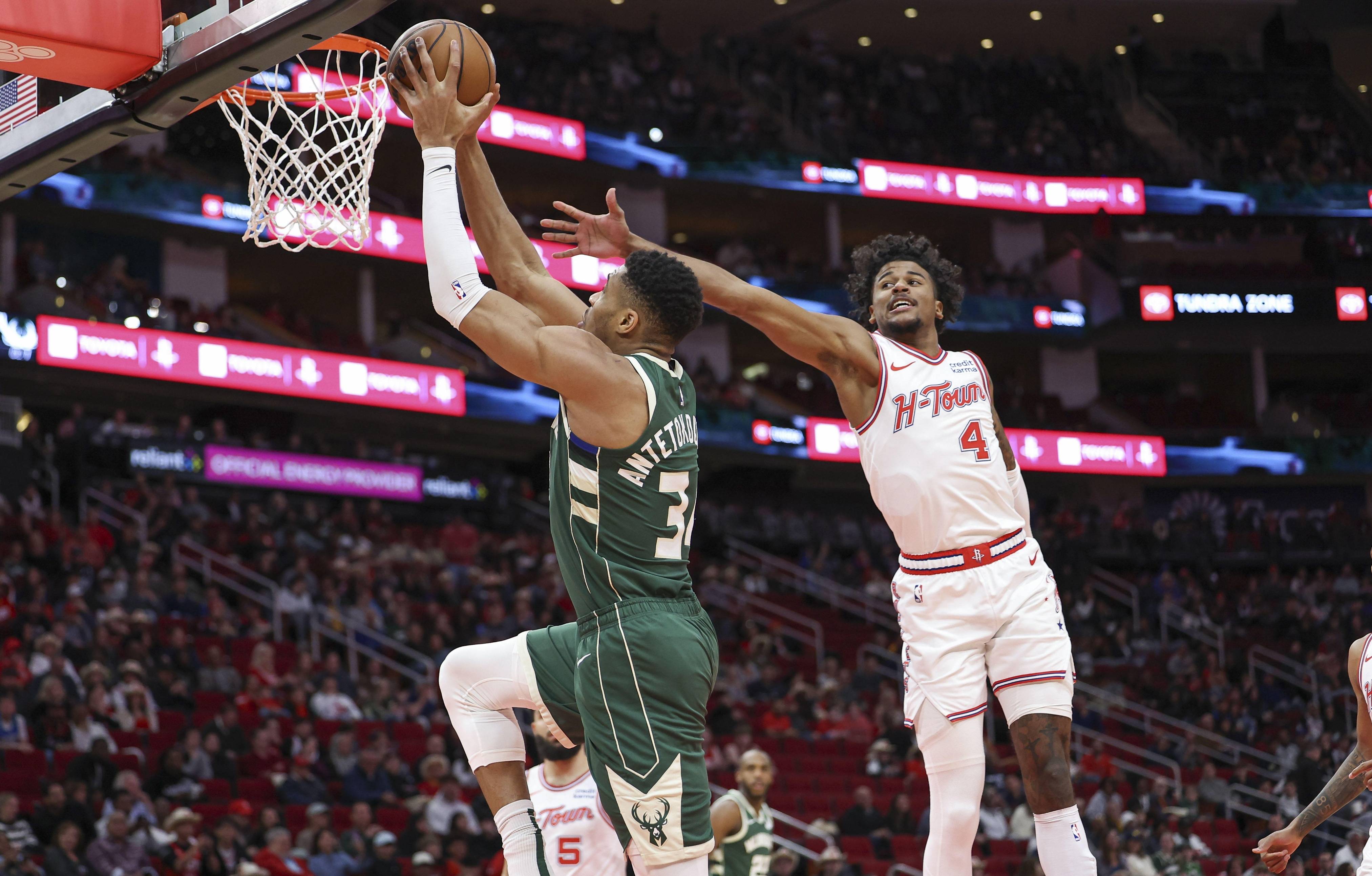 雄鹿遭遇落败鹈鹕反击 雄鹿遭遇落败鹈鹕反击