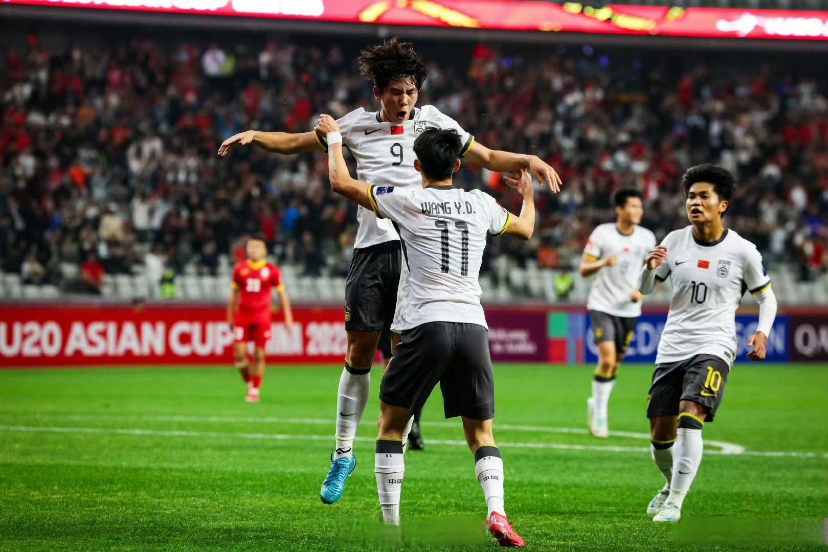 亚洲足球冠军杯赛场上惊险连连 亚洲足球冠军杯赛场上惊险连连