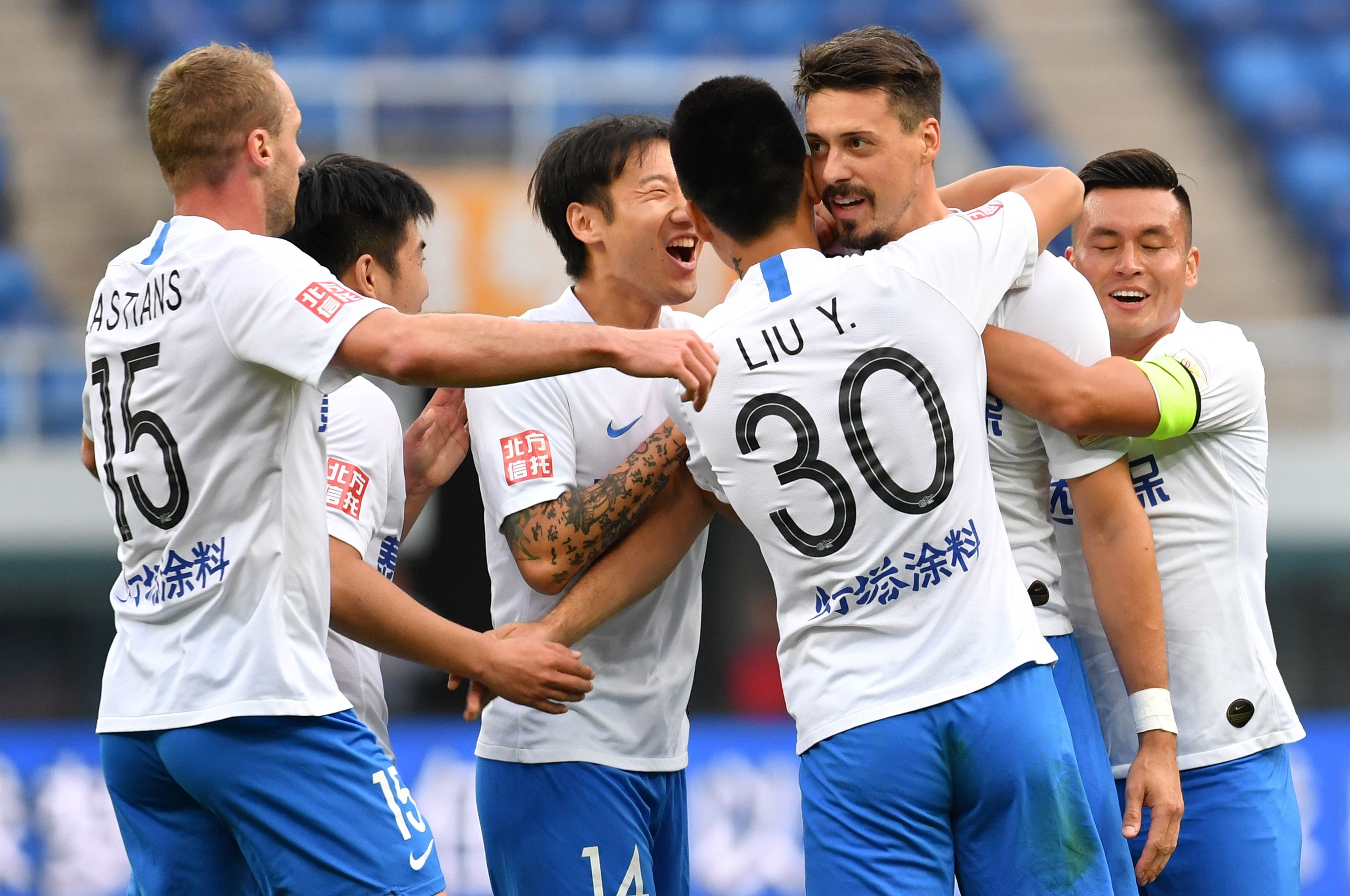 天津泰达取得三分,球队士气高涨追赶前排 天津泰达取得三分,球队士气高涨追赶前排