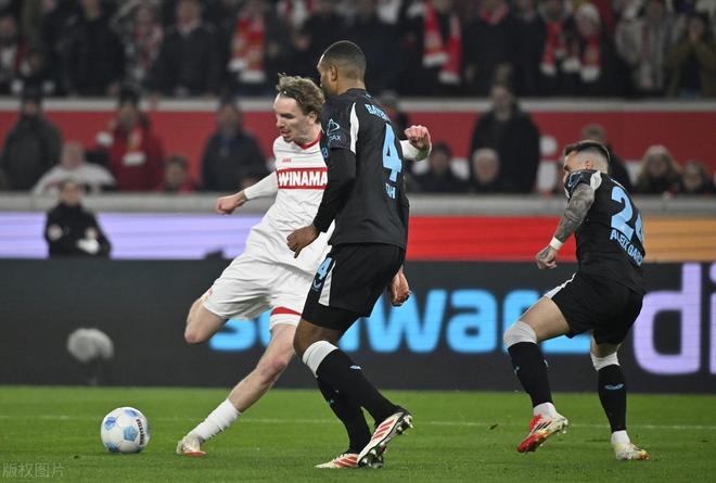 开云体育官网-波鸿逆袭实现大逆转，战胜对手夺宝贵三分