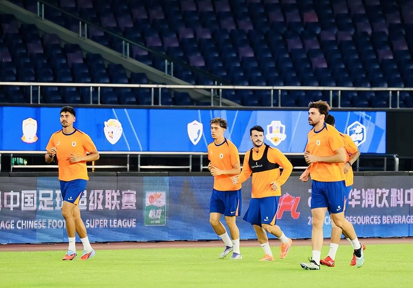 开云体育登录-上港力克劲旅:上海上港队战胜强劲对手