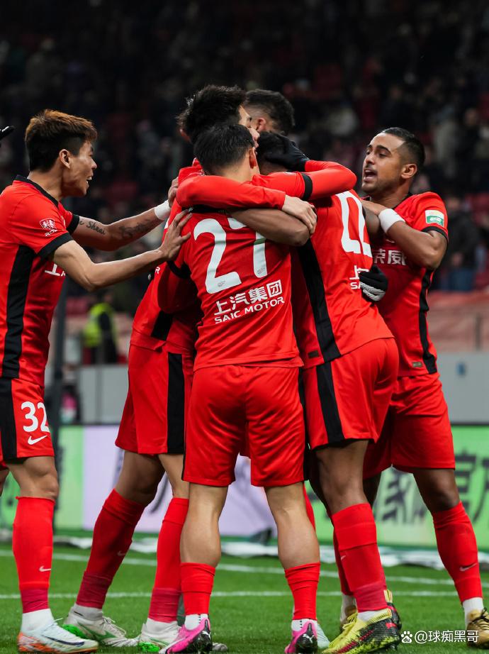 上港力克劲旅:上海上港队战胜强劲对手 上港力克劲旅:上海上港队战胜强劲对手