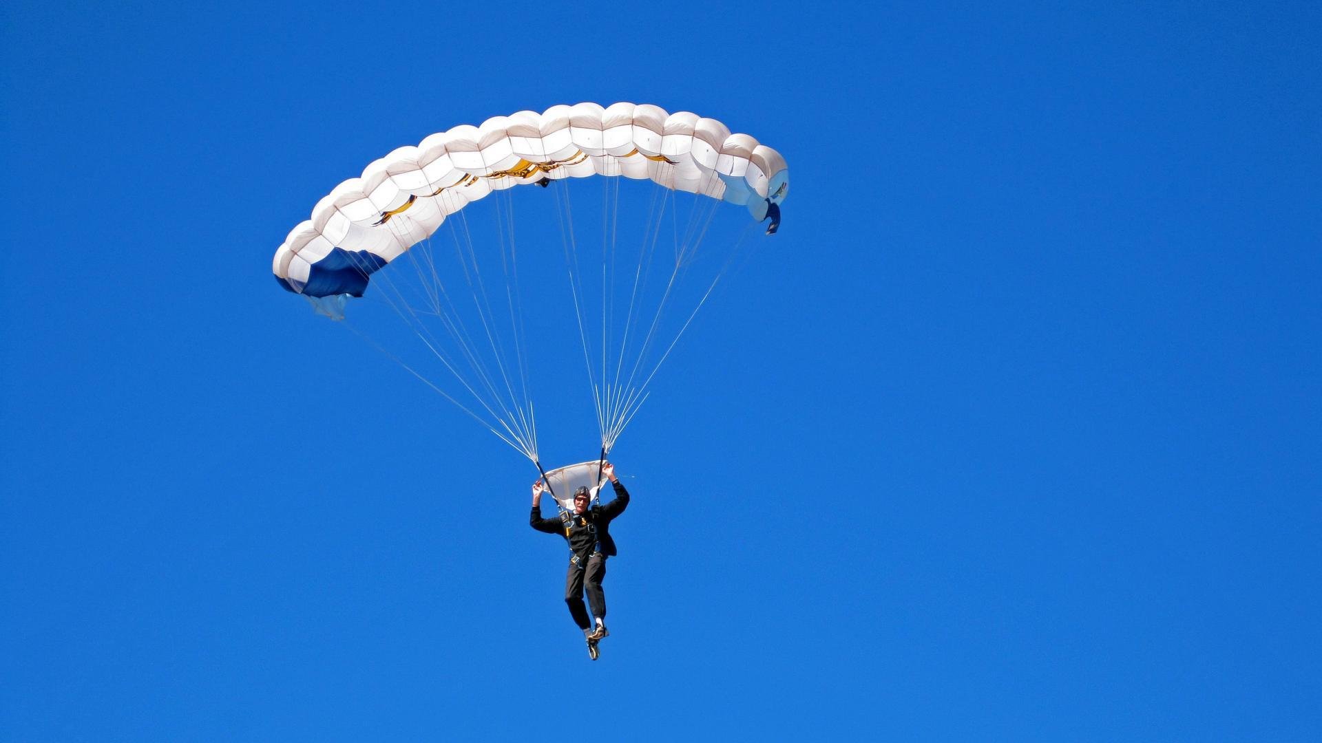 那个低调的中场掌控者，如何让德比天平倾斜？